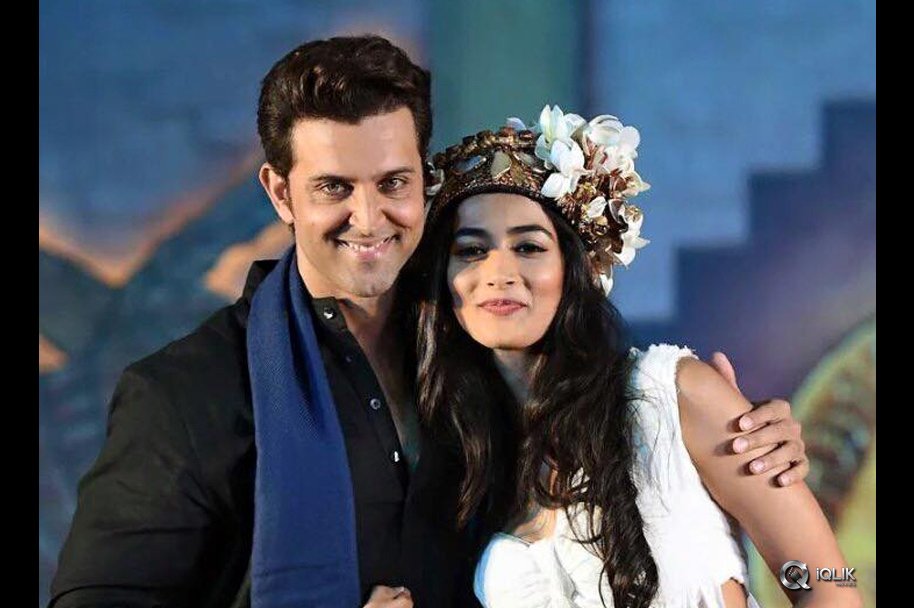 Hrithik-Roshan-and-Pooja-Hegde-at-Mohenjo-Daro-Promotions